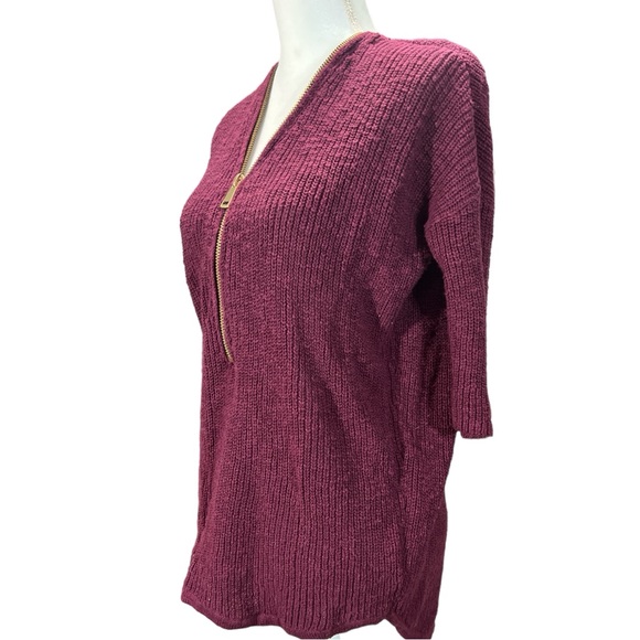 Express EUC maroon lightweight zippered v neck ribbed sweater.  Size XSMALL - Picture 2 of 6